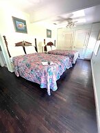 Geneva Hotel & Tiki Bar