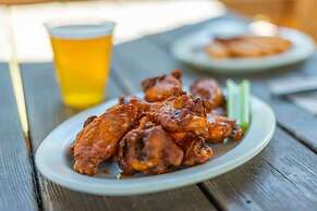 Geneva Hotel & Tiki Bar