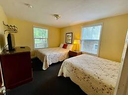 Geneva Hotel & Tiki Bar