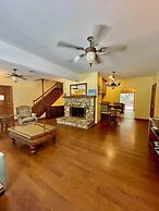 Geneva Hotel & Tiki Bar