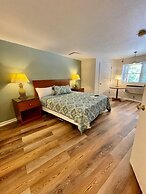 Geneva Hotel & Tiki Bar