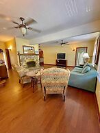 Geneva Hotel & Tiki Bar