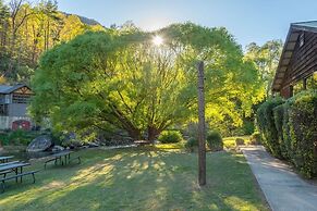 Geneva Hotel & Tiki Bar
