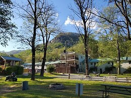 Geneva Hotel & Tiki Bar