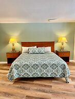 Geneva Hotel & Tiki Bar