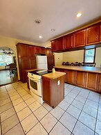 Geneva Hotel & Tiki Bar