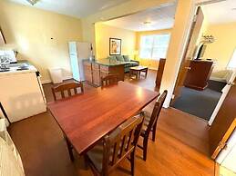 Geneva Hotel & Tiki Bar