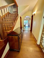 Geneva Hotel & Tiki Bar