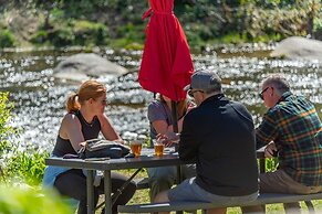 Geneva Hotel & Tiki Bar