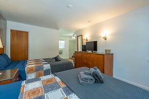 Geneva Hotel & Tiki Bar