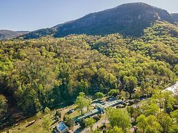 Geneva Hotel & Tiki Bar