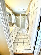 Geneva Hotel & Tiki Bar