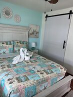 Tropic Terrace Suite #27 - Beachfront Rental 1 Bedroom Condo by Redawn