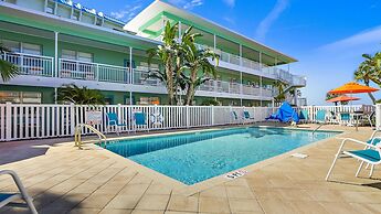 Tropic Terrace Suite #27 - Beachfront Rental 1 Bedroom Condo by Redawn