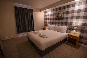 Douglas Arms Hotel