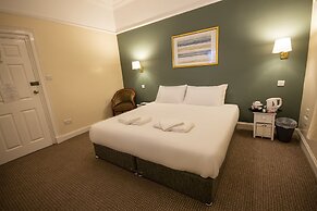 Douglas Arms Hotel