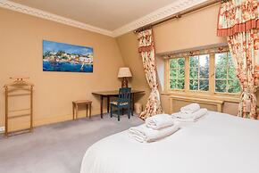 Royal Richmond Family Home by Kew Gardens