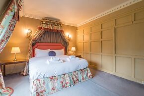 Royal Richmond Family Home by Kew Gardens