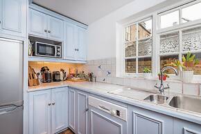 Royal Richmond Family Home by Kew Gardens