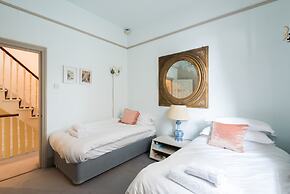 Royal Richmond Family Home by Kew Gardens