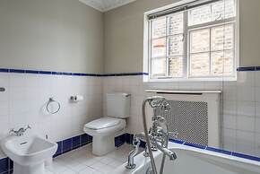 Royal Richmond Family Home by Kew Gardens