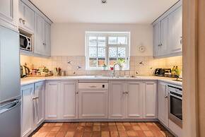 Royal Richmond Family Home by Kew Gardens