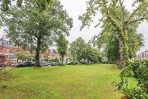 Royal Richmond Family Home by Kew Gardens
