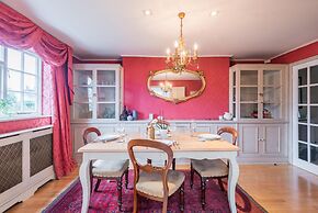 Royal Richmond Family Home by Kew Gardens