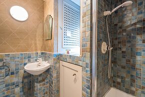 Royal Richmond Family Home by Kew Gardens