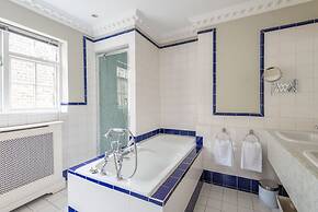 Royal Richmond Family Home by Kew Gardens