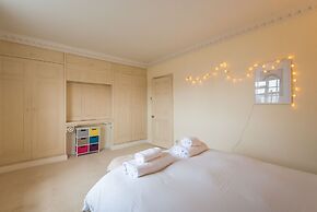 Royal Richmond Family Home by Kew Gardens