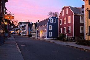 Rockmere Inn