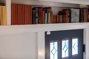 Blue Water: The Cottage