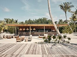 Patina Maldives, Fari Islands