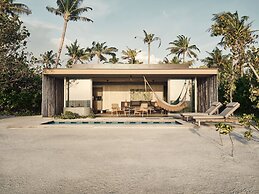 Patina Maldives, Fari Islands