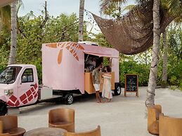 Patina Maldives, Fari Islands