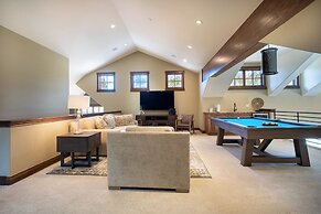 555 Independence Road by Summit County Mountain Retreats