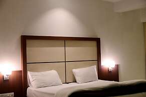 Hotel Monarch Center Point near Dahanu Beach, Bordi