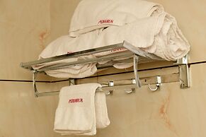 Hotel Monarch Center Point near Dahanu Beach, Bordi