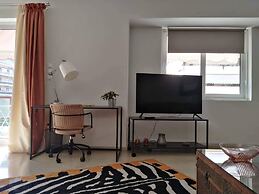 Peaceful Apartment by Flisvos Marina