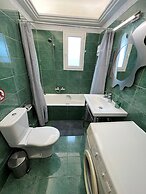 Peaceful Apartment by Flisvos Marina