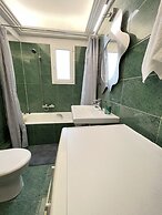 Peaceful Apartment by Flisvos Marina