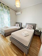 Peaceful Apartment by Flisvos Marina