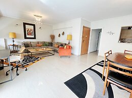 Peaceful Apartment by Flisvos Marina