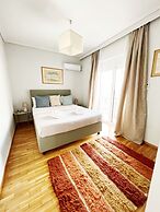 Peaceful Apartment by Flisvos Marina