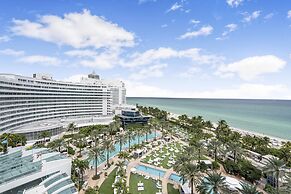 Junior Suite 1 At Sorrento S- Fontainebleau Miami Beach Studio Bedroom