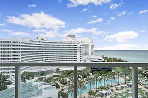 Junior Suite 1 At Sorrento S- Fontainebleau Miami Beach Studio Bedroom