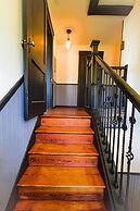 The Pub with Private Yard & Parking, Near the Falls & Casino by Niagar