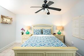 The Caribbean Resort Fish Tail Palm