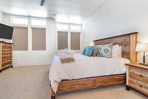 #13 At Bloomington Country Club 4 Bedroom Villa by Redawning